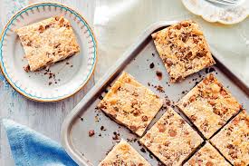 Caramel &amp; Macadamia Slice